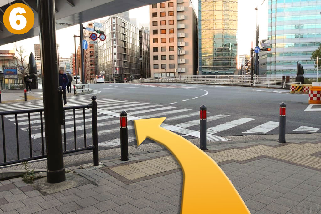 「桜木町駅入口」交差点